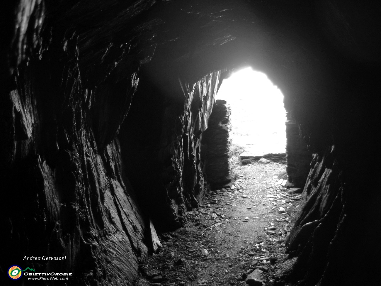12 trincee e tunnel  al passo Tartano.jpg